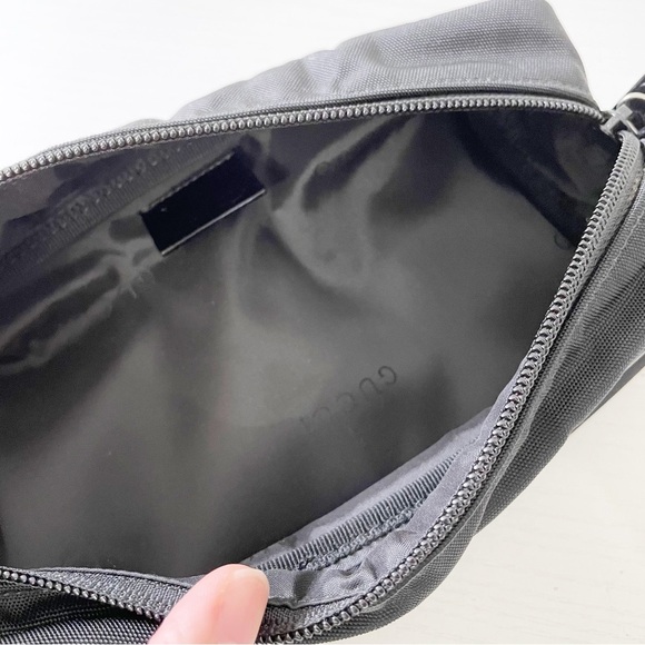 Gucci rare black nylon patent leather multi function zip pouch - Picture 5 of 9